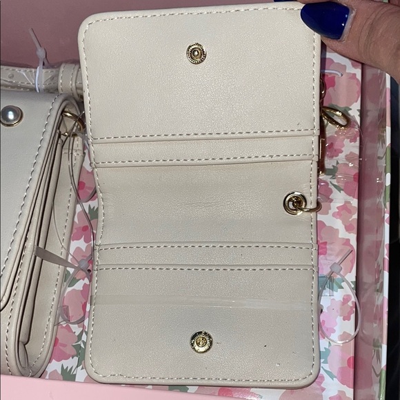 Betsey Johnson Off White and Gold Sybil Floral Set - Picture 9 of 13